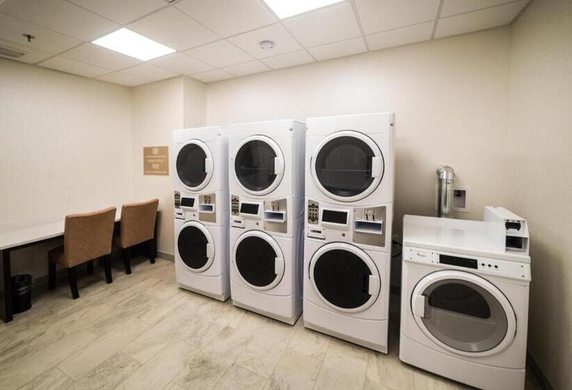 בית מלון כפרי Candlewood Suites West Edmonton   Mall Area, An Ihg