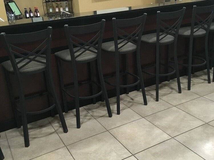 فندق Cobblestone Inn & Suites  Steele