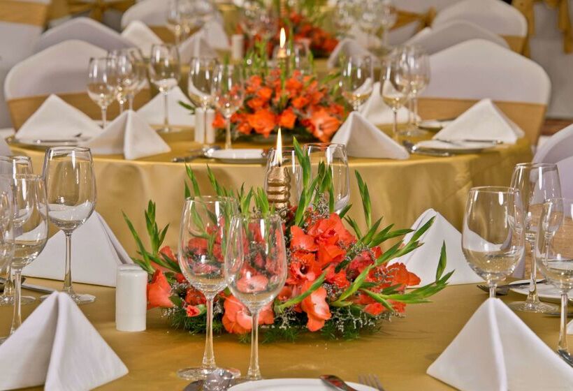 בית מלון כפרי Country Inns & Suites By Radisson Manipal