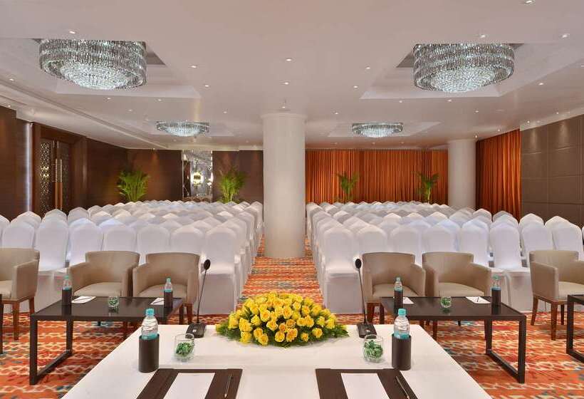 בית מלון כפרי Country Inns & Suites By Radisson Manipal