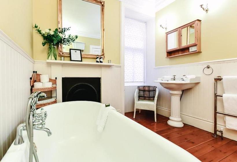 فندق East Haugh House