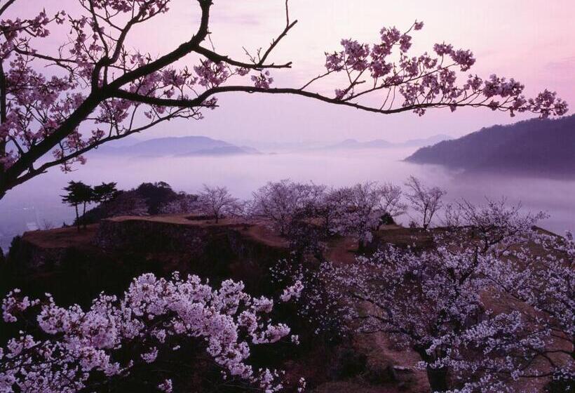 Отель En Takeda Castle Town
