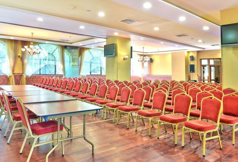 בית מלון כפרי Estreya Palace & Residence