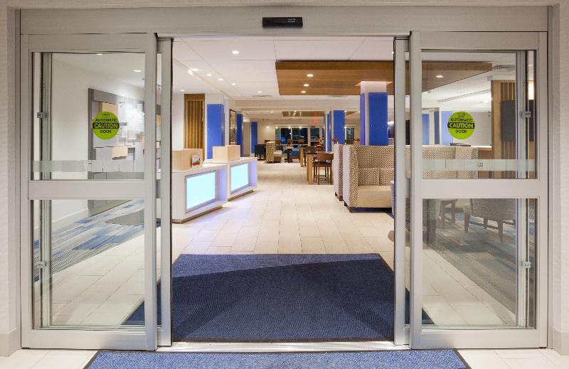 Отель Holiday Inn Express And Suites Des Moines Downtown, An Ihg