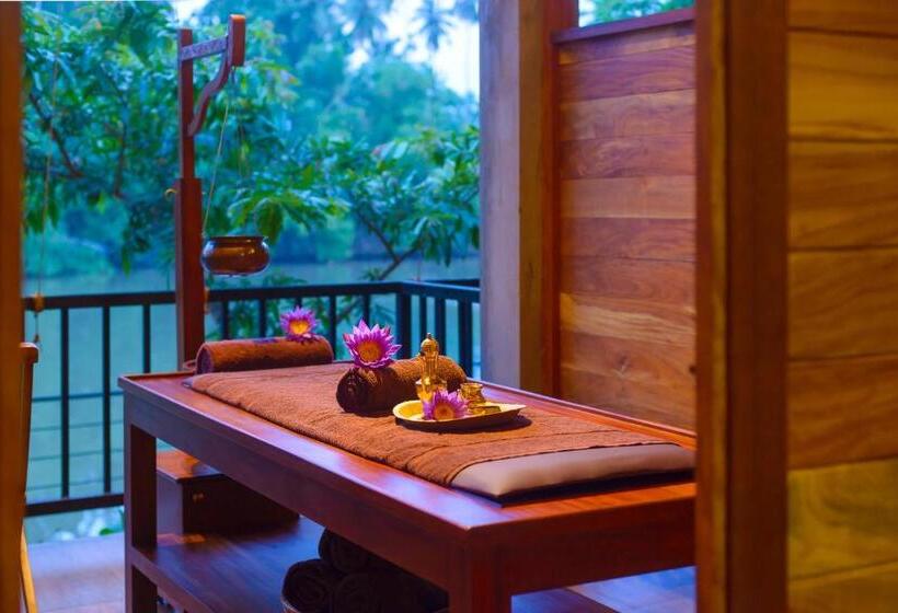 Отель Karunakarala Ayurveda Resort