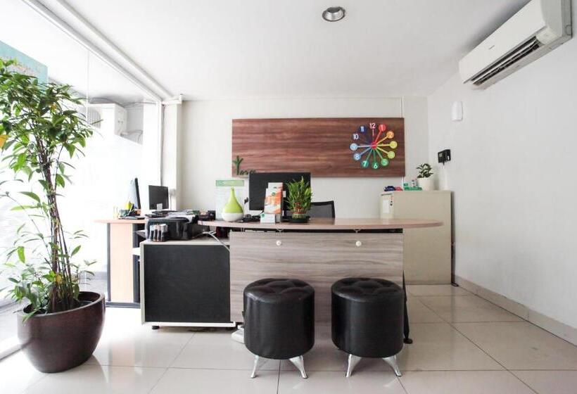 هتل Legreen Suite Tebet