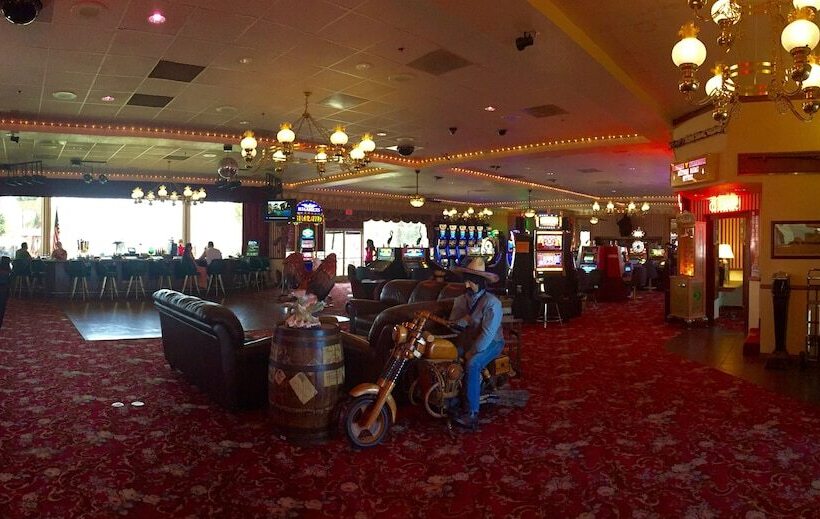 فندق Longstreet Inn & Casino