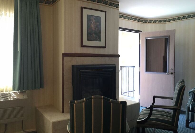 فندق Longstreet Inn & Casino