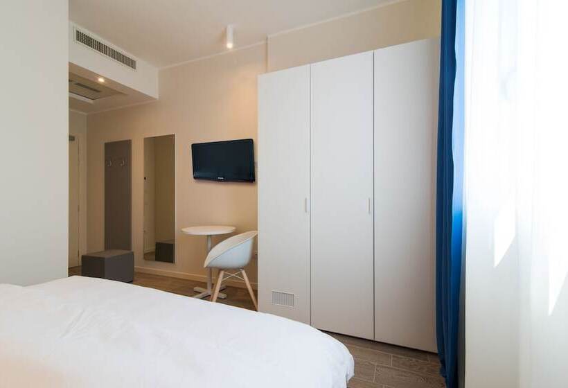 ホテル Mediterraneo