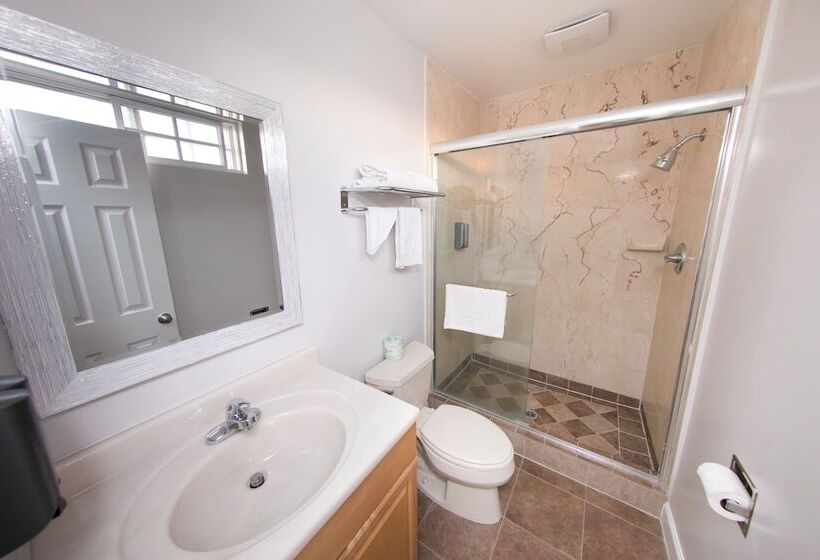 فندق Metropolitan Inn & Suites