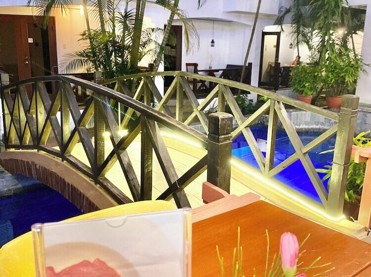 Hotel Nirvana Beach Resort