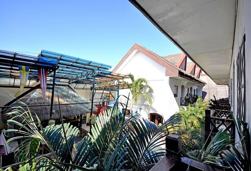 Hotel Nirvana Beach Resort