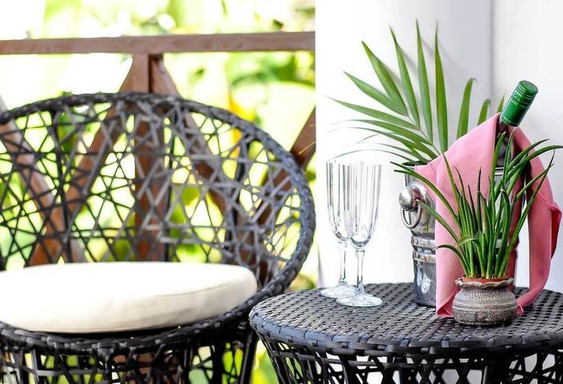 Hotel Nirvana Beach Resort