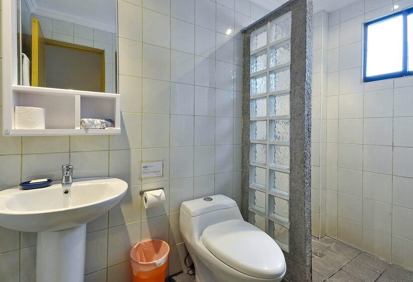 Hotel Nirvana Beach Resort