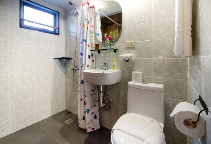 Hotel Nirvana Beach Resort