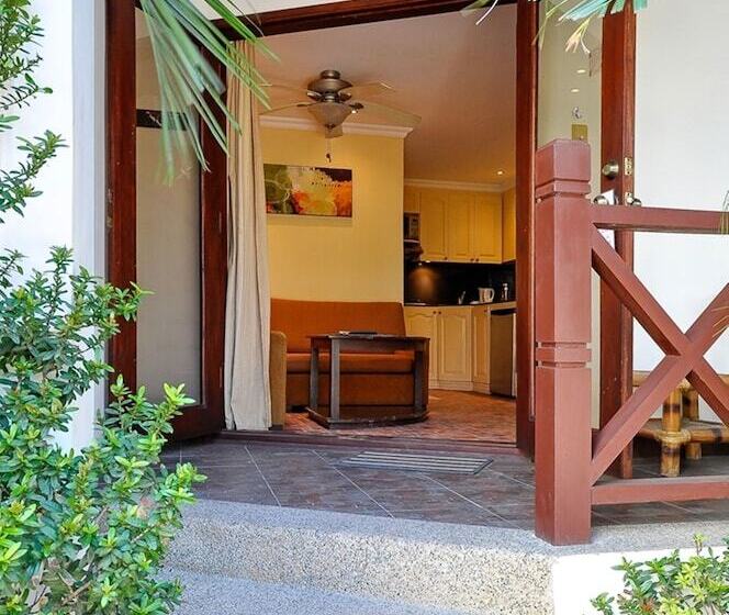 Hotel Nirvana Beach Resort