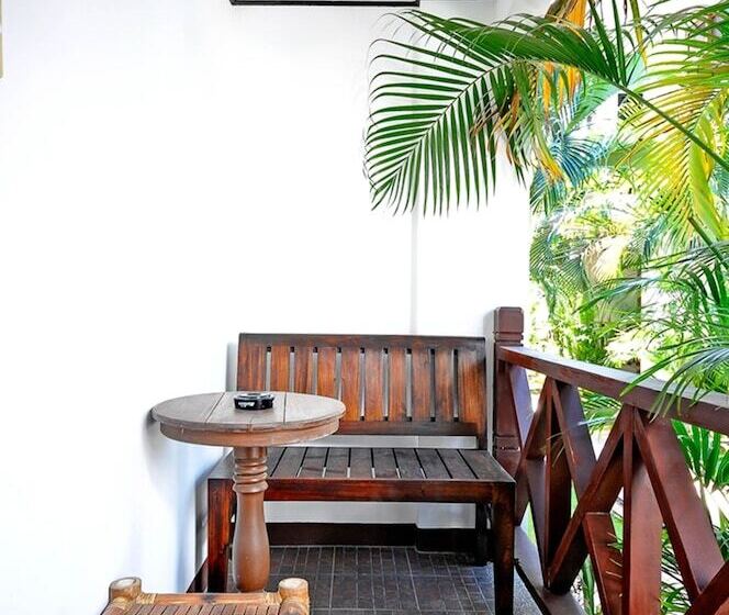 Hotel Nirvana Beach Resort