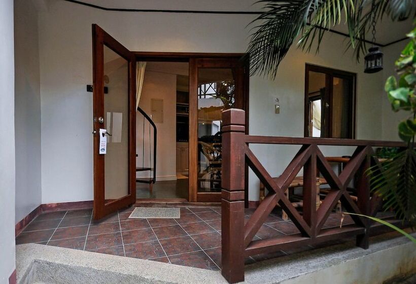 Hotel Nirvana Beach Resort