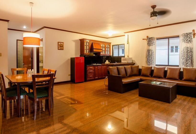 Hotel Nirvana Beach Resort