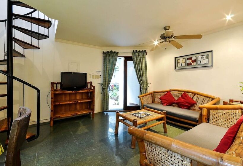 Hotel Nirvana Beach Resort