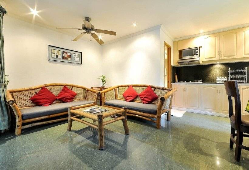 Hotel Nirvana Beach Resort