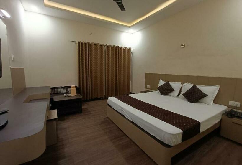 فندق Padmini International  Sigra