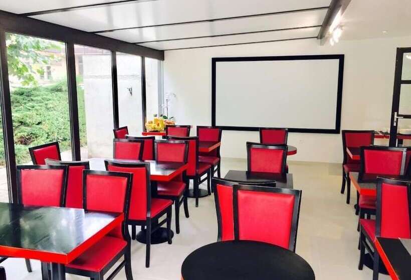 ホテル Hôtel Pavillon Des Gâtines