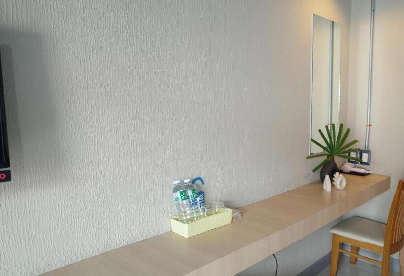 Отель Samkwan Village