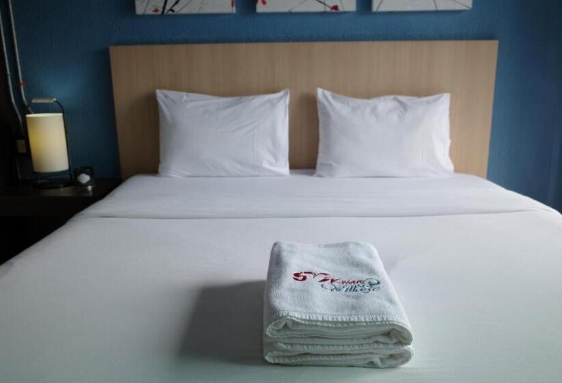 Отель Samkwan Village