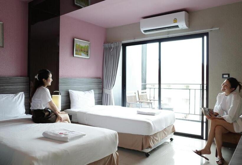 Отель Samkwan Village