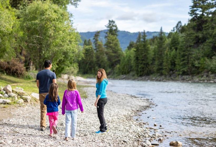 فندق Snake River Cabin Village