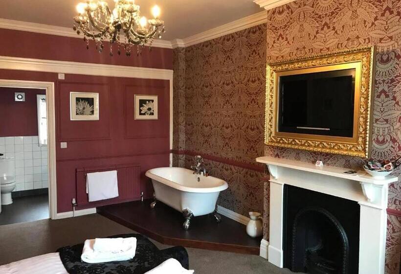 Отель The Lady Elizabeth