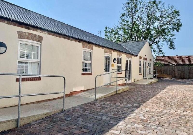 בית מלון כפרי The Royal Oak