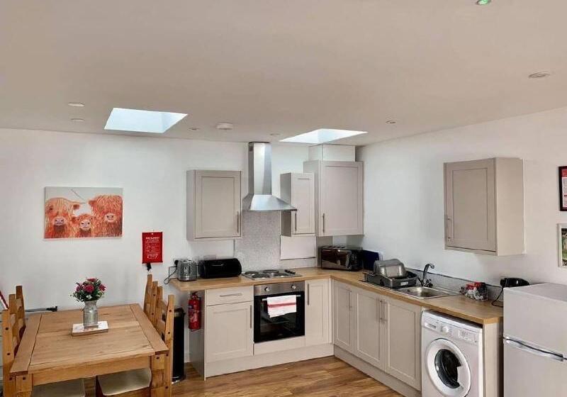 בית מלון כפרי The Royal Oak