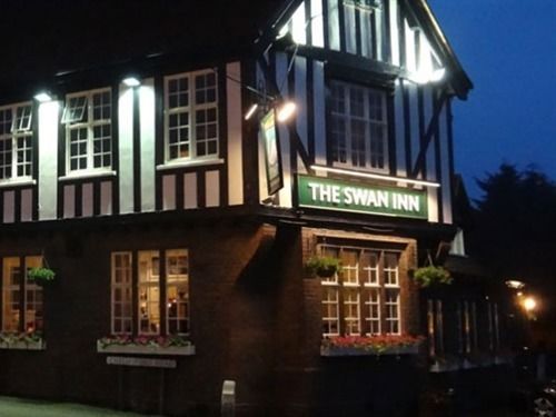 בית מלון כפרי The Swan Inn
