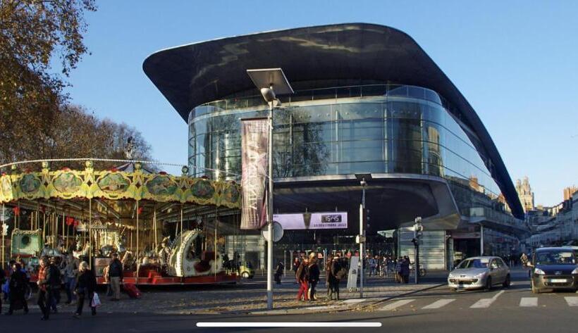 酒店 Trianon Tours