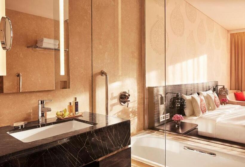 هتل Vivanta Guwahati