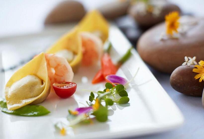 هتل Vivanta Guwahati