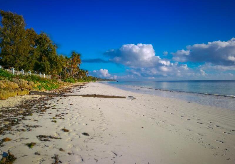 ホテル White Rose Beach