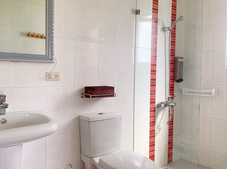 تختخواب و صبحانه Ibali Hostel