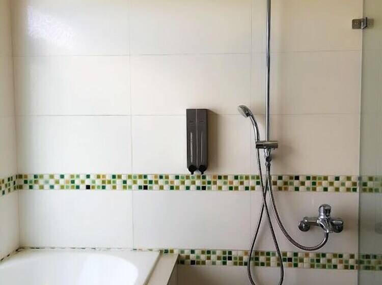 تختخواب و صبحانه Ibali Hostel