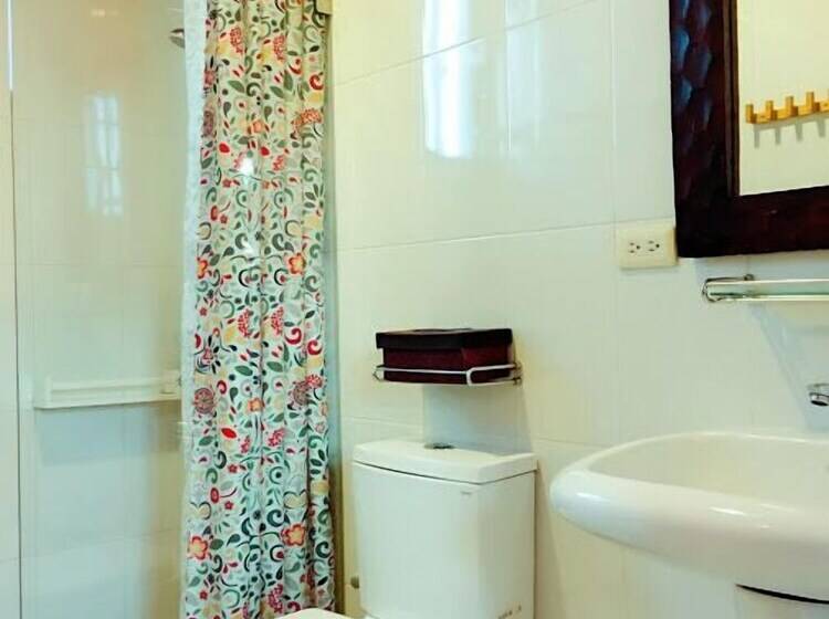 تختخواب و صبحانه Ibali Hostel