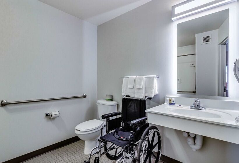 Motel 6 Saskatoon, Sk