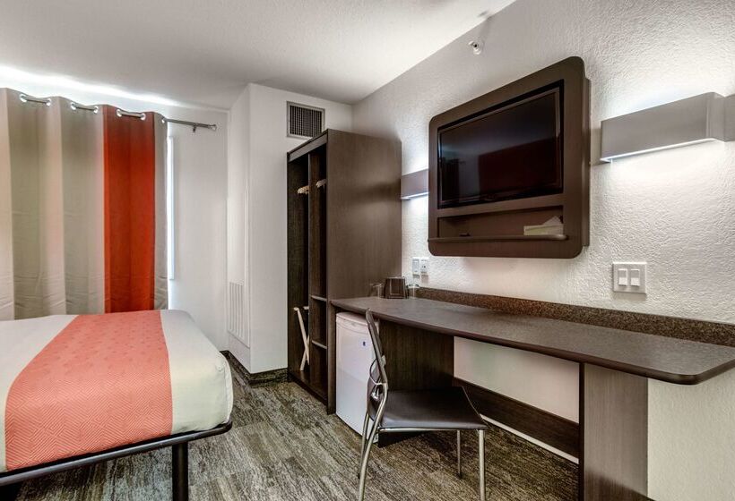 Motel 6 Saskatoon, Sk