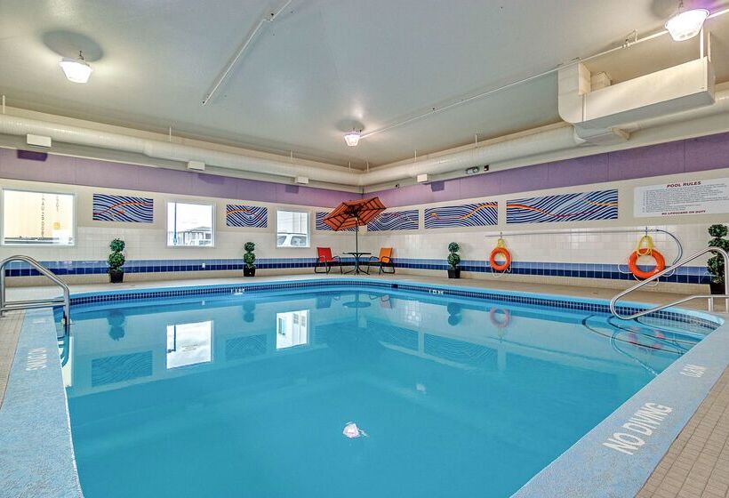 Motel 6 Saskatoon, Sk