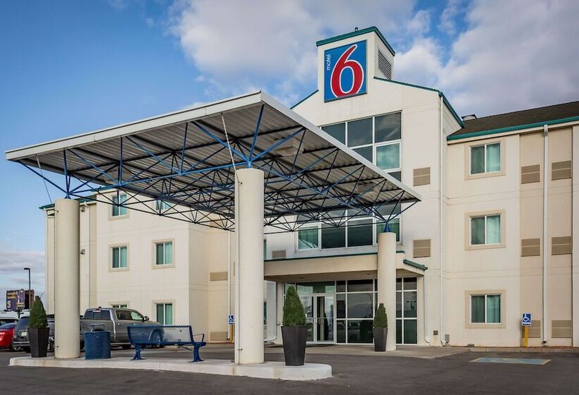 Motel 6 Saskatoon, Sk