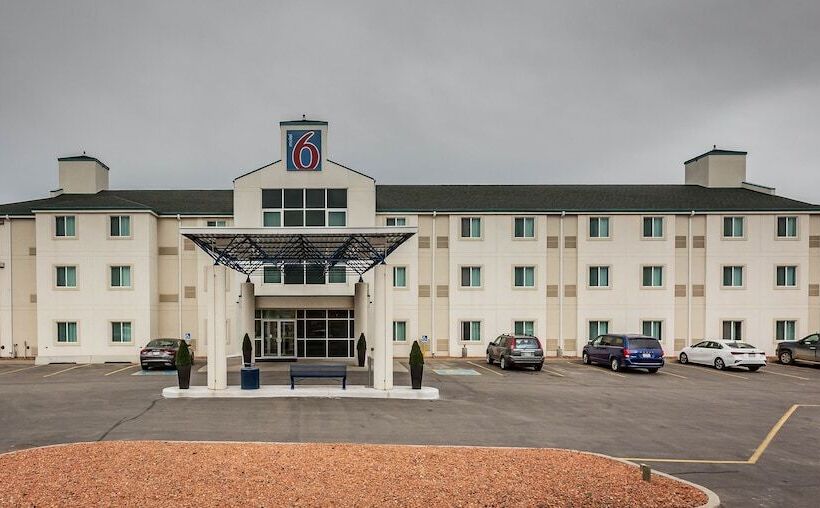 Motel 6 Saskatoon, Sk
