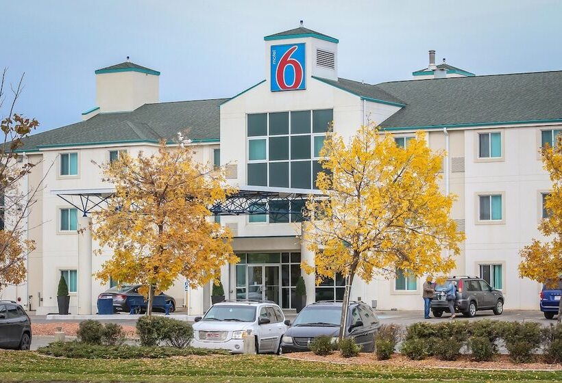Motel 6 Saskatoon, Sk