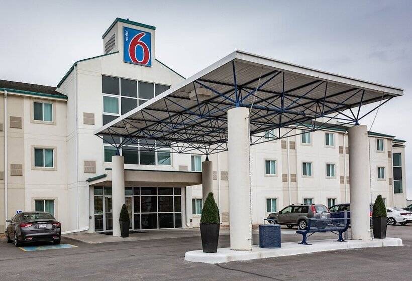 Motel 6 Saskatoon, Sk