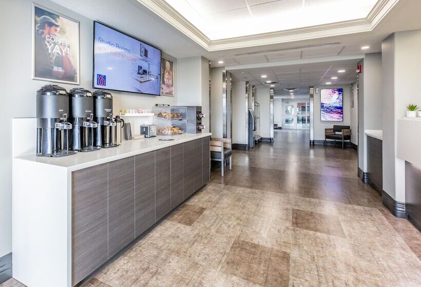 Motel 6 Saskatoon, Sk